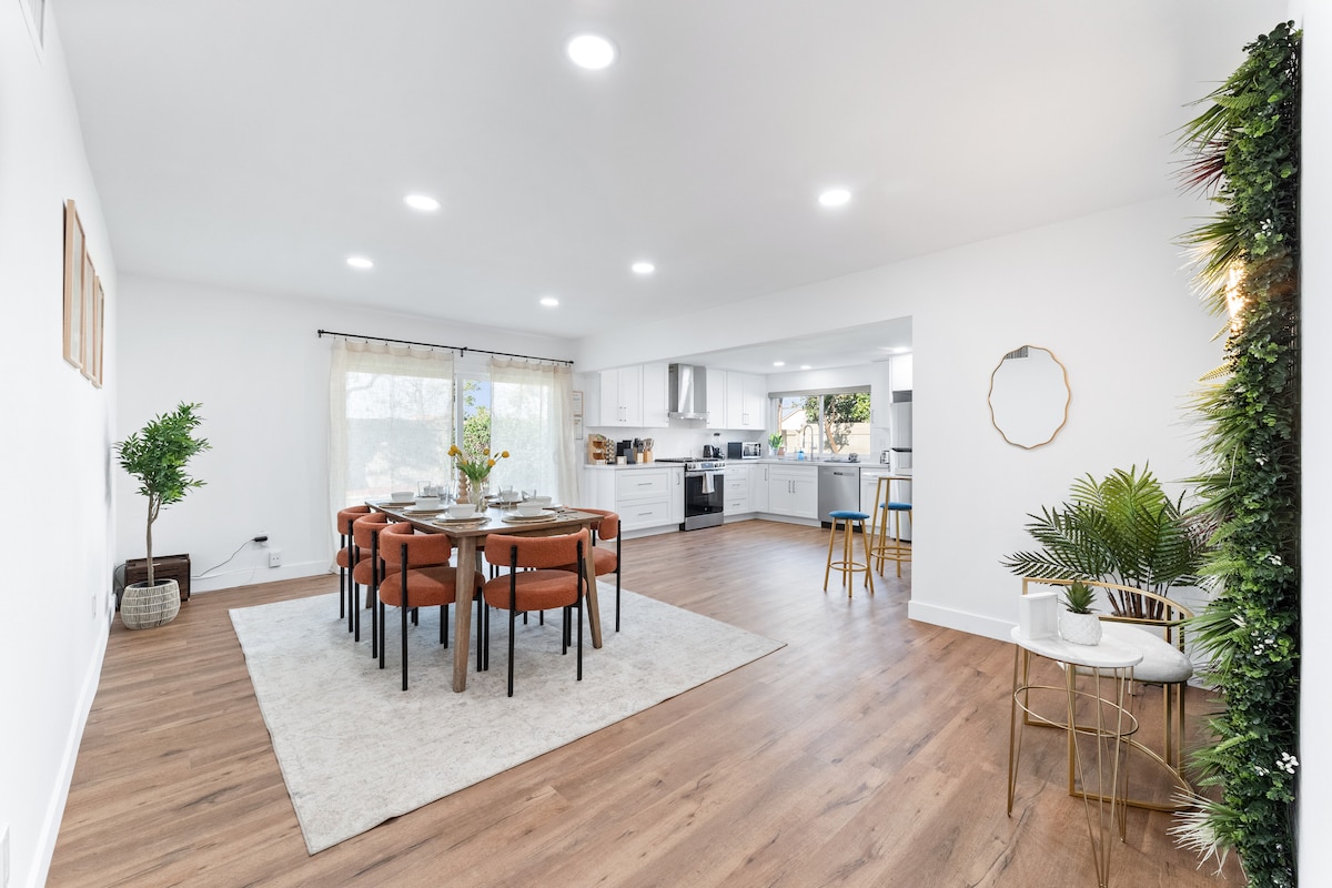 Disney Traveler's Oasis — Midway City